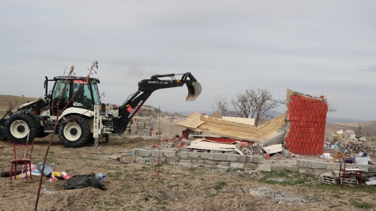 Kapadokya'da kaçak yapılar yıkılıyor