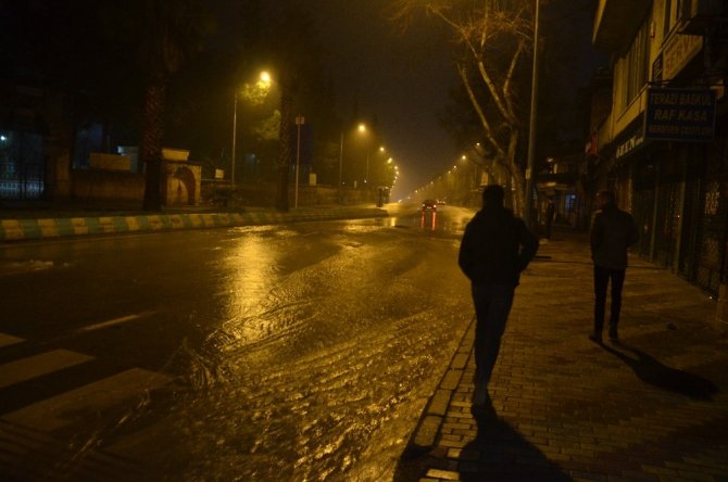 Kahramanmaraş’ta yollar göle döndü!