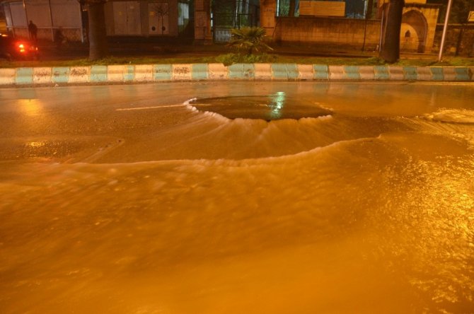Kahramanmaraş’ta yollar göle döndü!