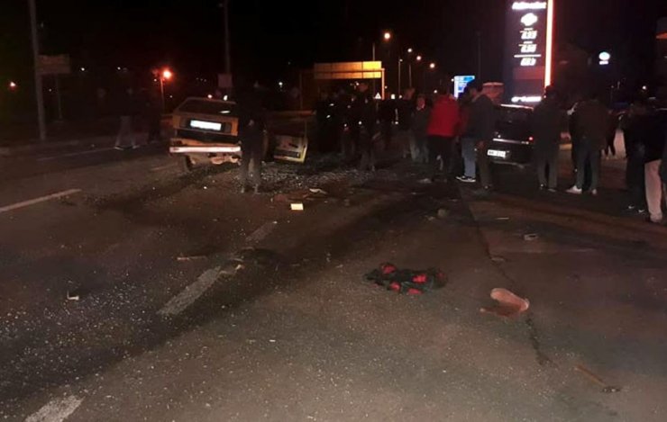 iki otomobil çarpıştı 1 kişi öldü