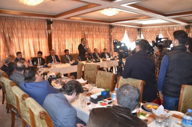 Yerel seçim öncesi canla başla çalışıyorlar