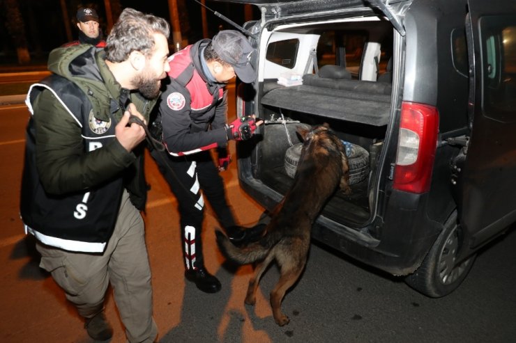 1 gecede 2 bin 423 kişi yakalandı