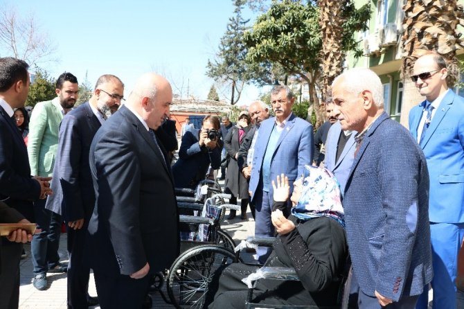 1 milyon mavi kapak 10 engelliye tekerlekli sandalye olarak döndü