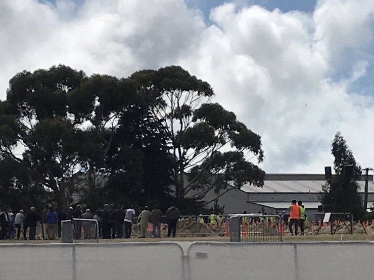 Cami saldırısının kurbanları defnedilmeye başlandı