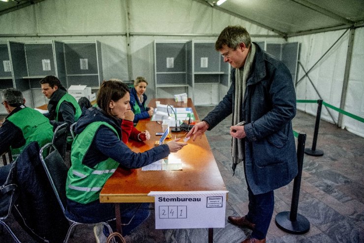 Hollanda sandık başında