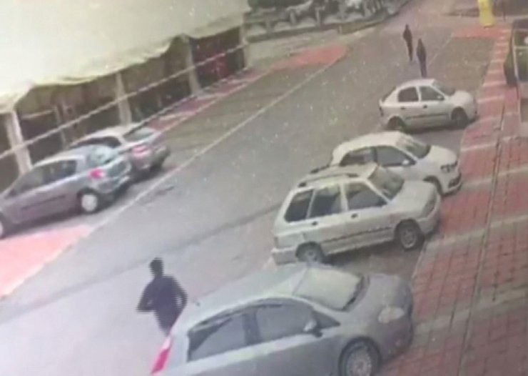 Kapkaççılar genç kıza dehşet yaşattı