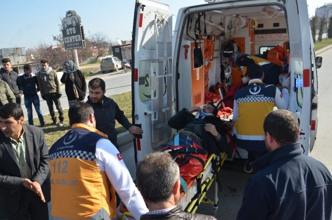 Yolun karşısına geçmek isterken otomobil çarptı!