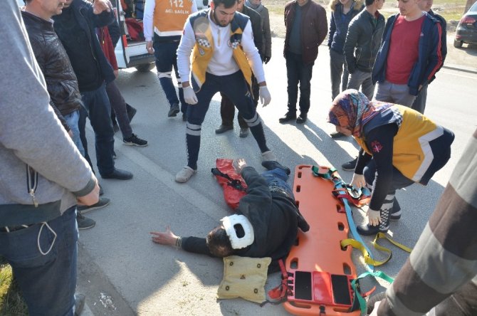 Yolun karşısına geçmek isterken otomobil çarptı!