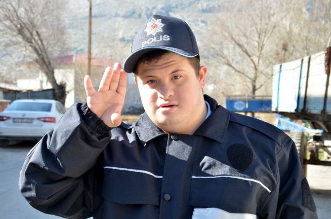 Down sendromlu Ebubekir’in Polis oldu