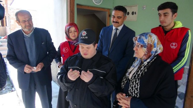 Down sendromlu Ebubekir’in Polis oldu