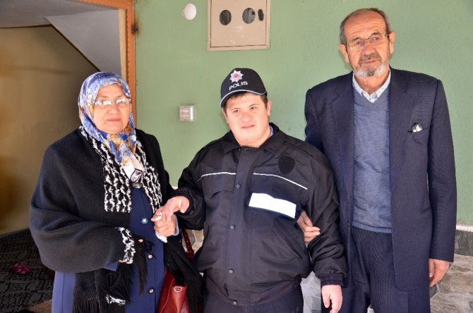 Down sendromlu Ebubekir’in Polis oldu