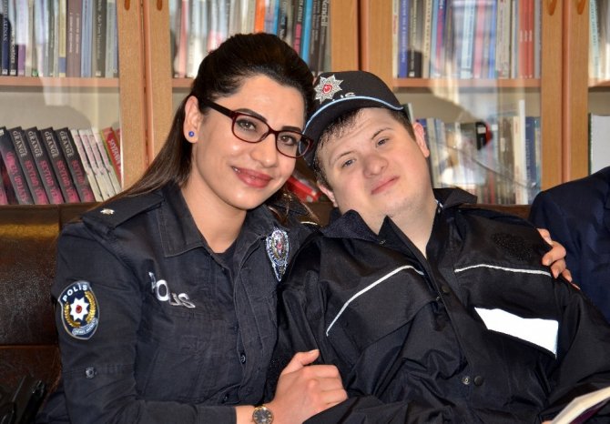Down sendromlu Ebubekir’in Polis oldu