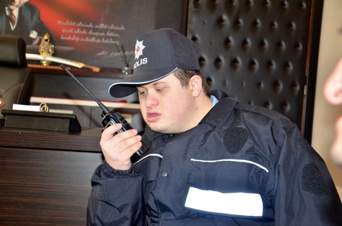 Down sendromlu Ebubekir’in Polis oldu