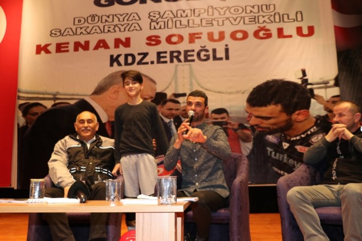 Kenan Sofuoğlu belediye başkan adayıyla motosiklete bindi