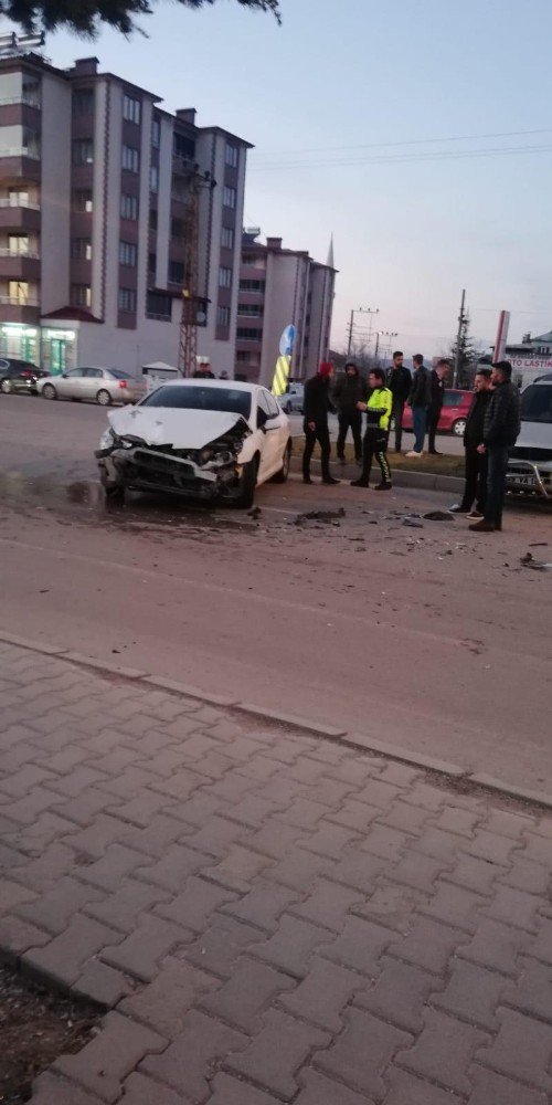 Afşin’de trafik kazası! 2'si ağır, 3 kişi yaralandı