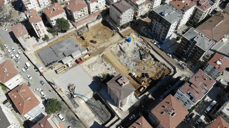 Çöken binanın yerine yapılacak binanın temeli atıldı