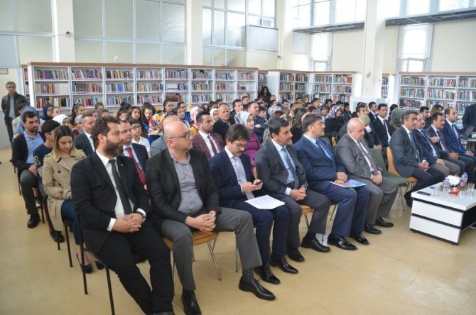 Kitap kurtlarına başarı belgesi verildi