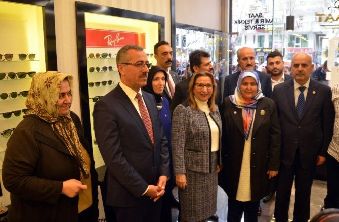 Bakan Pekcan, Cumhur İttifakı’nın adayı için oy istedi