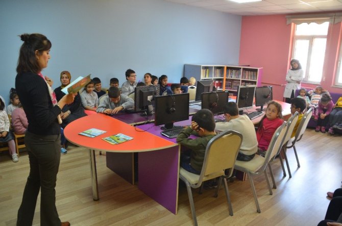 Görme engelliler için kitap okudular