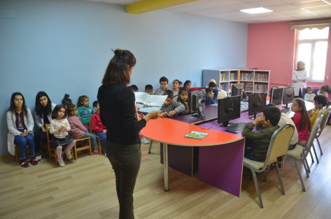 Görme engelliler için kitap okudular