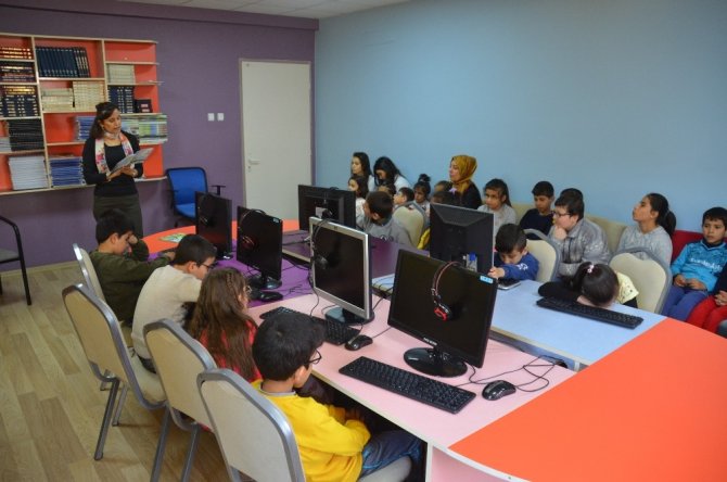 Görme engelliler için kitap okudular