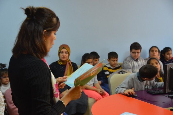 Görme engelliler için kitap okudular