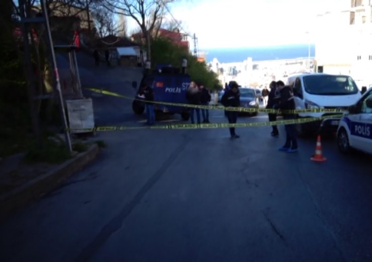 Kadına sokak ortasında kurşun yağdırdı