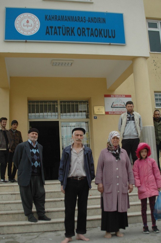 Andırın'da yaşlı çift sandık başına yalın ayak gitti