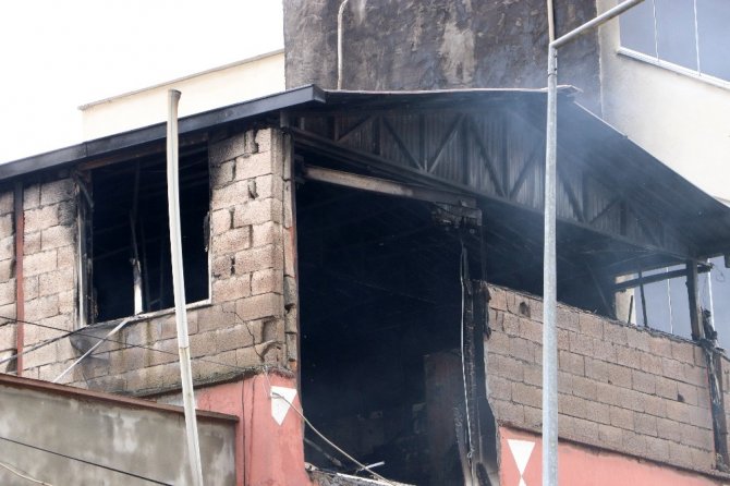 Kahramanmaraş'ta künefe imalathanesi küle döndü