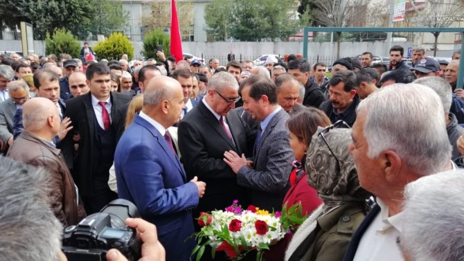 Pazarcık Belediye Başkanı Yılmazcan, mazbatasını aldı