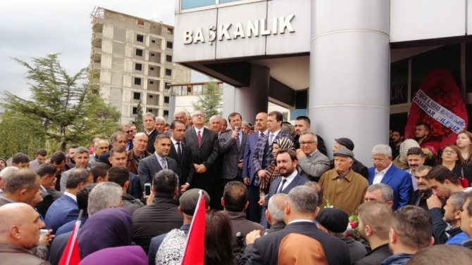 Pazarcık Belediye Başkanı Yılmazcan, mazbatasını aldı