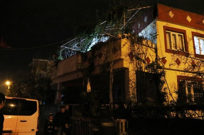 10 yaşındaki kızının gözleri önünde öldürdü