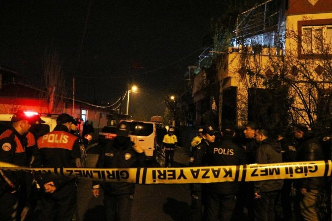 10 yaşındaki kızının gözleri önünde öldürdü