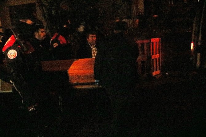 10 yaşındaki kızının gözleri önünde öldürdü