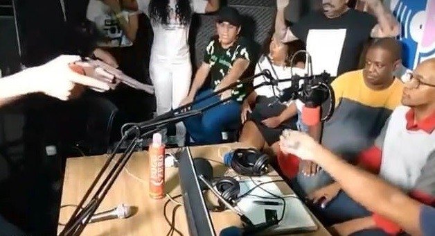 Canlı yayında silahlı soygun