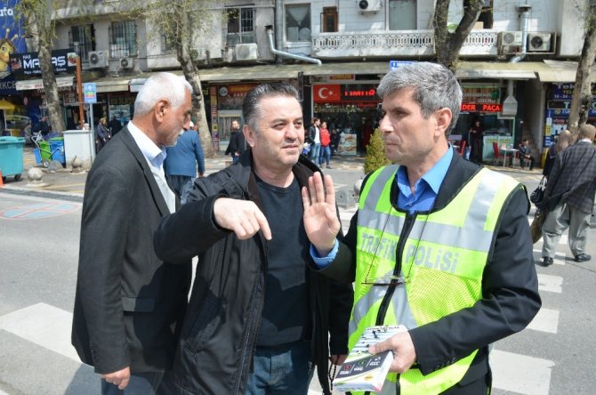 Kahramanmaraş'ta yayalara kırmızı ışık uyarısı yapıldı