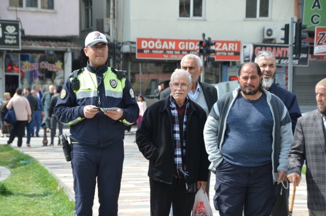 Kahramanmaraş'ta yayalara kırmızı ışık uyarısı yapıldı