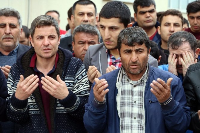 Cinayete kurban giden kadın son yolculuğuna uğurlandı