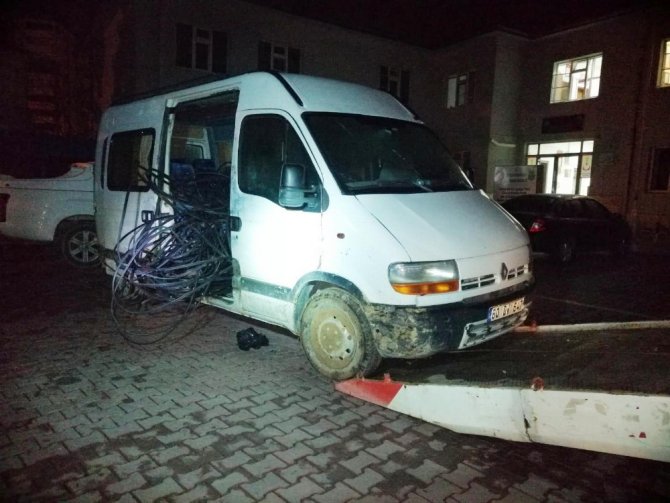 Elbistan'da iletişim kablolarını çalan çete çökertildi