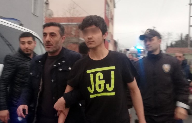 Emekli polis oğlunu vurdu