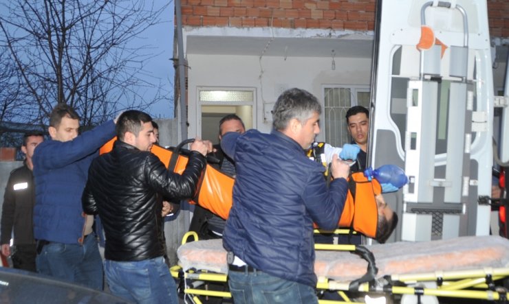 Emekli polis oğlunu vurdu