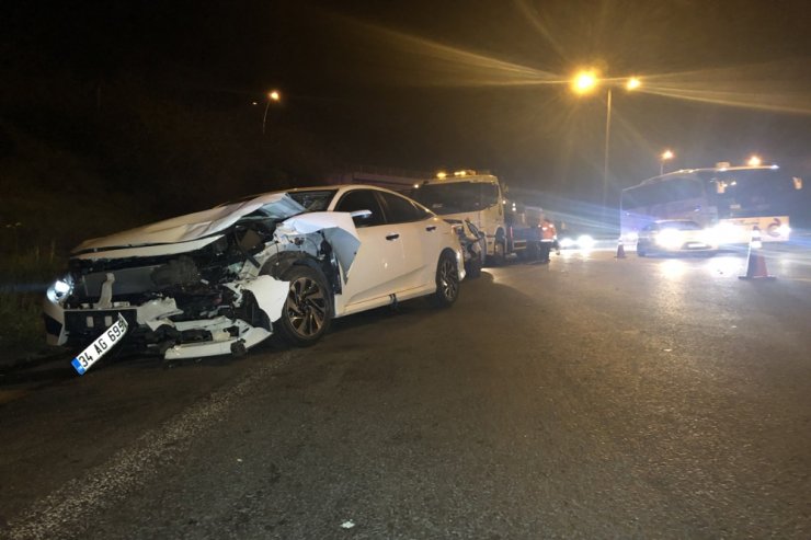 TEM’de 3 araç birbirine girdi: 1’i çocuk 4 yaralı