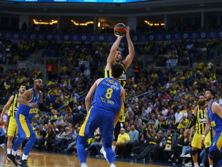Fenerbahçe sezonu lider tamamladı