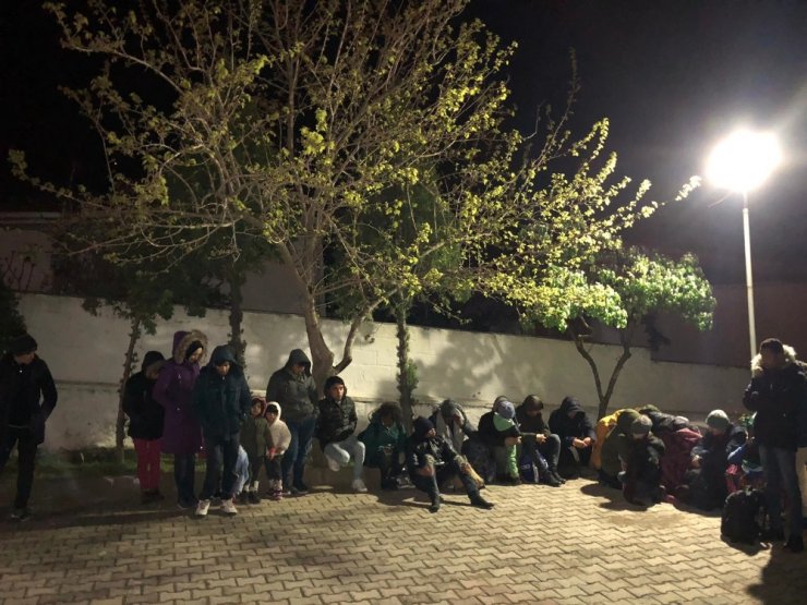 Yunanistan’a gitmek isteyen 143 mülteci yakalandı