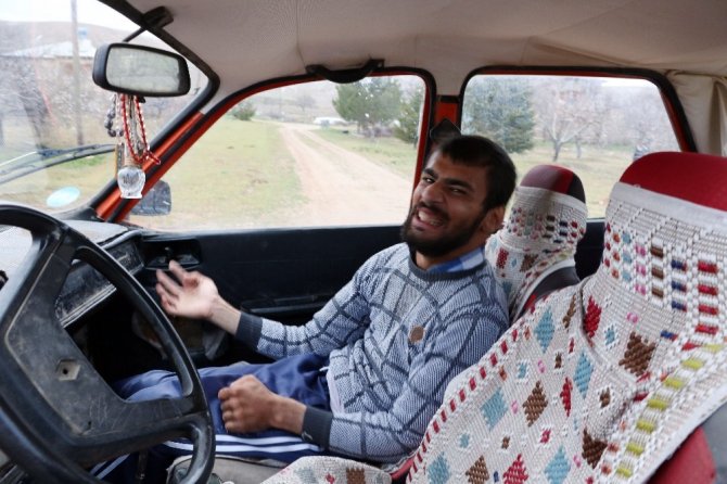 Engelli gencin tek hayali akülü sandalye