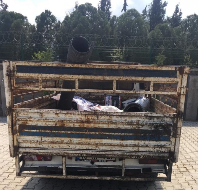 İş yerinden hurda malzeme çalan 2 kişi yakalandı