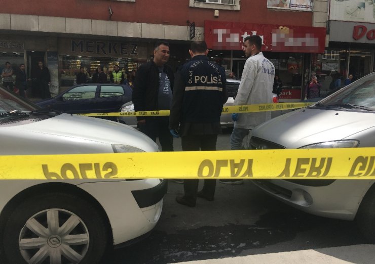 Kurye aracından yarım kilogram altın çaldılar