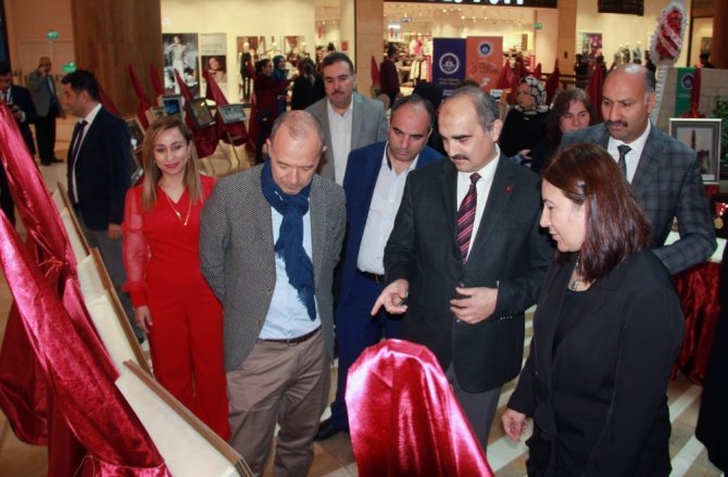 Madalyalı şehirde kağıt rölyef sergisi açıldı