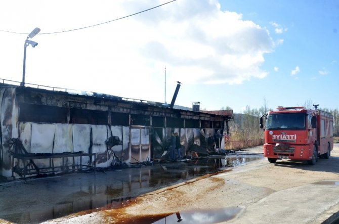 Alabalık tesisi alevlere teslim oldu