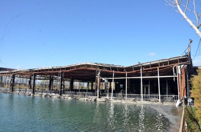 Alabalık tesisi alevlere teslim oldu